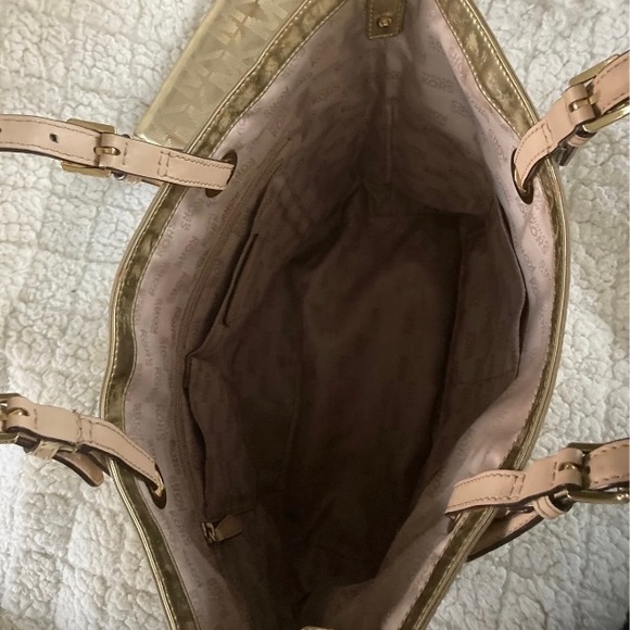 Micheal Kors tote and wallet - Picture 8 of 10